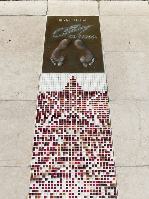 一开场便占 一开场便占